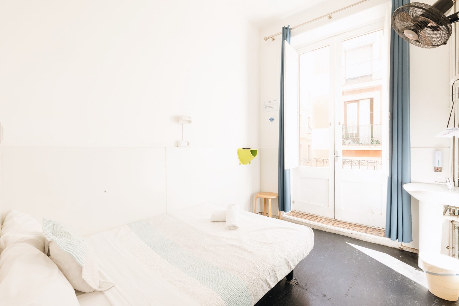 universitat habitacion cama matrimonial